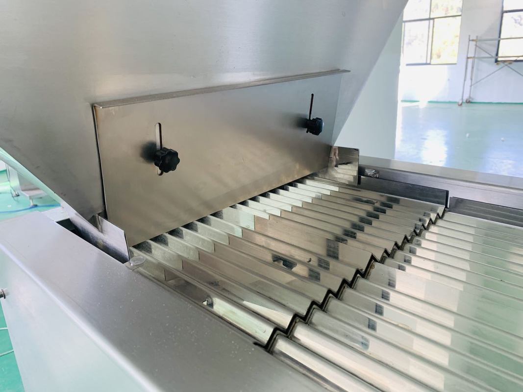 Счетная и разливочная машина для напряжения 50 Гц/60 Гц, производительность 10-120 бутылок/минуту для быстрой и точной разливки